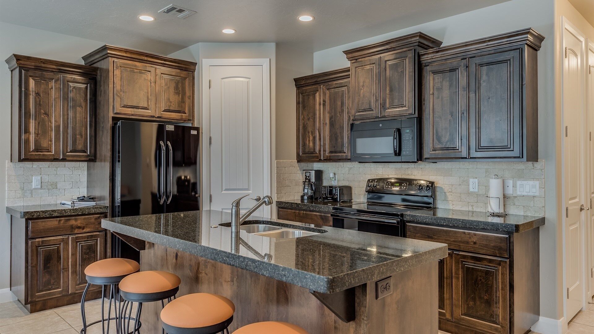 Townhome, 4 Bedrooms | Private kitchen | Fridge, oven, coffee/tea maker, toaster