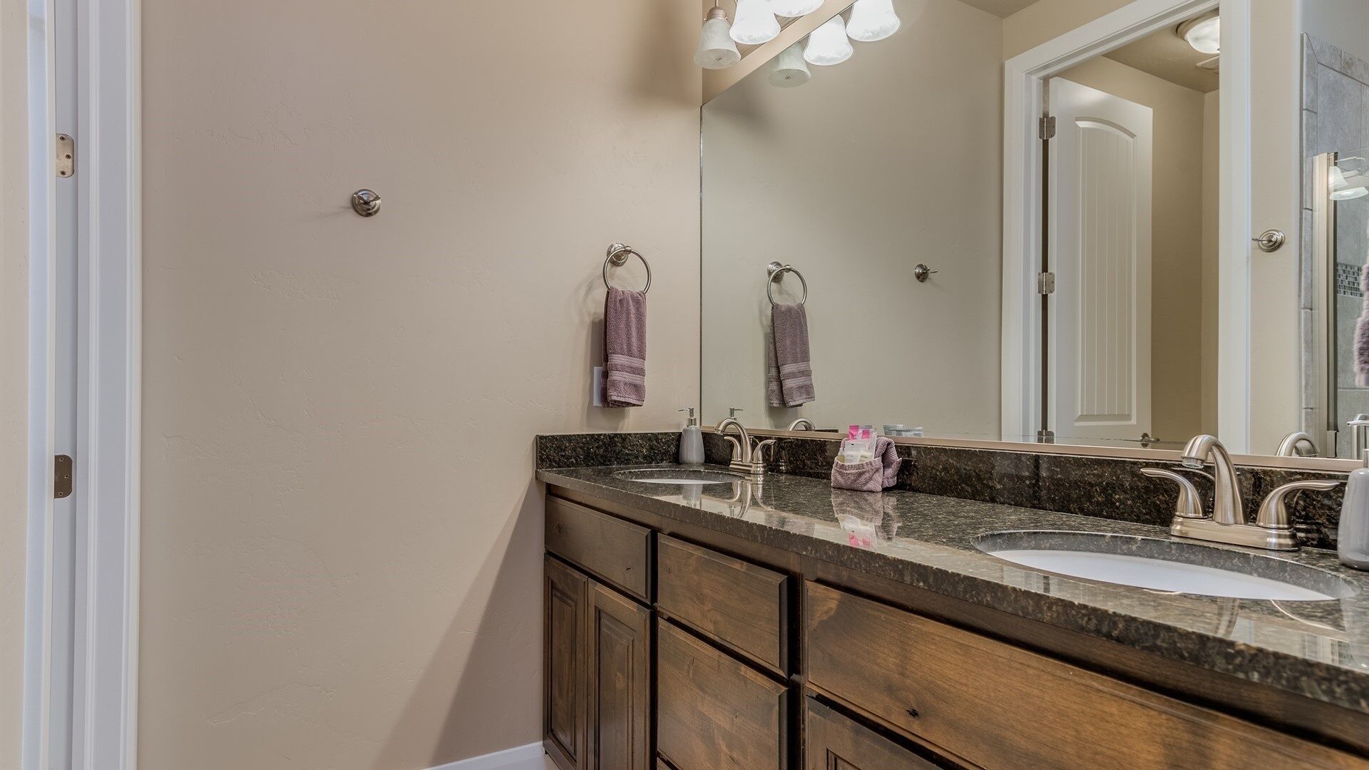 Razorback Ridge 4 Bedroom Apts by Redawning