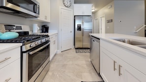 Townhome, 3 Bedrooms | Private kitchen