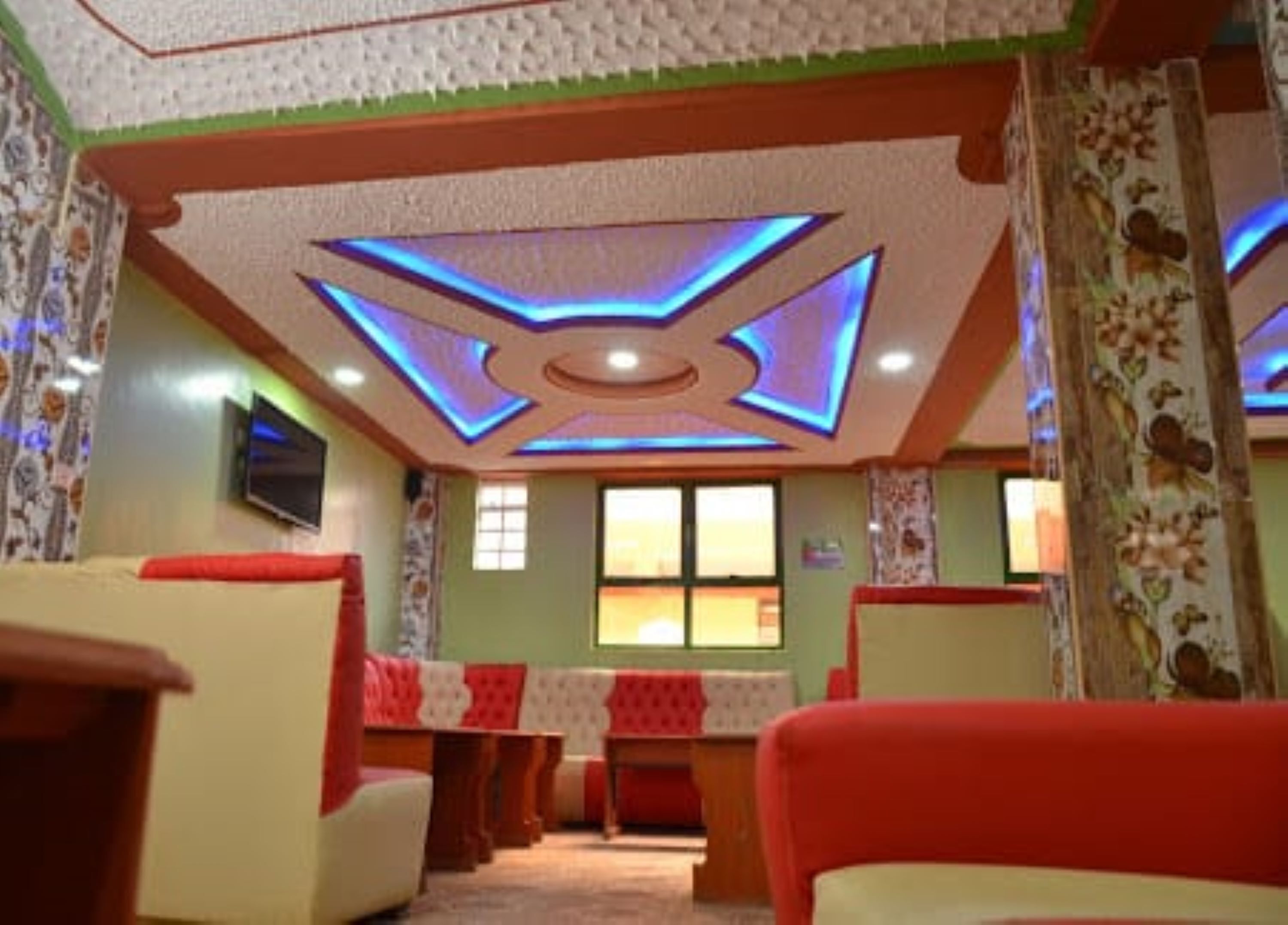 Breakfast, lunch, dinner served; local and international cuisine 