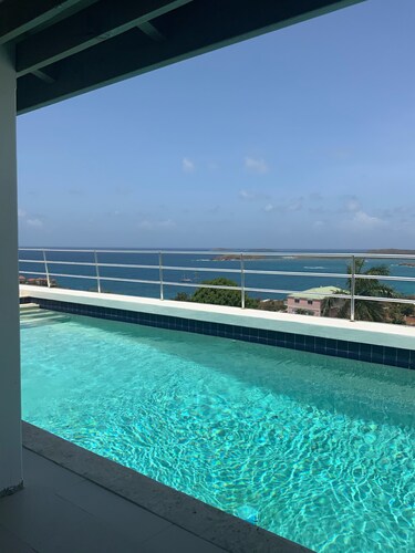 Amazing views on the East End newly renovated