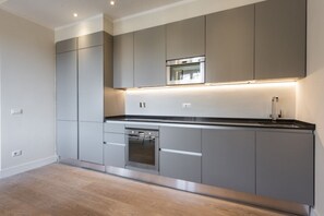 Apartment, 4 Bedrooms | Private kitchen