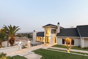 Front of property - Fauchil Hotel (Germiston)