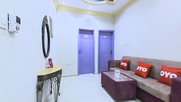 Standard Apartment, 1 Bedroom | Living room | 32-inch flat-screen TV with cable channels, TV