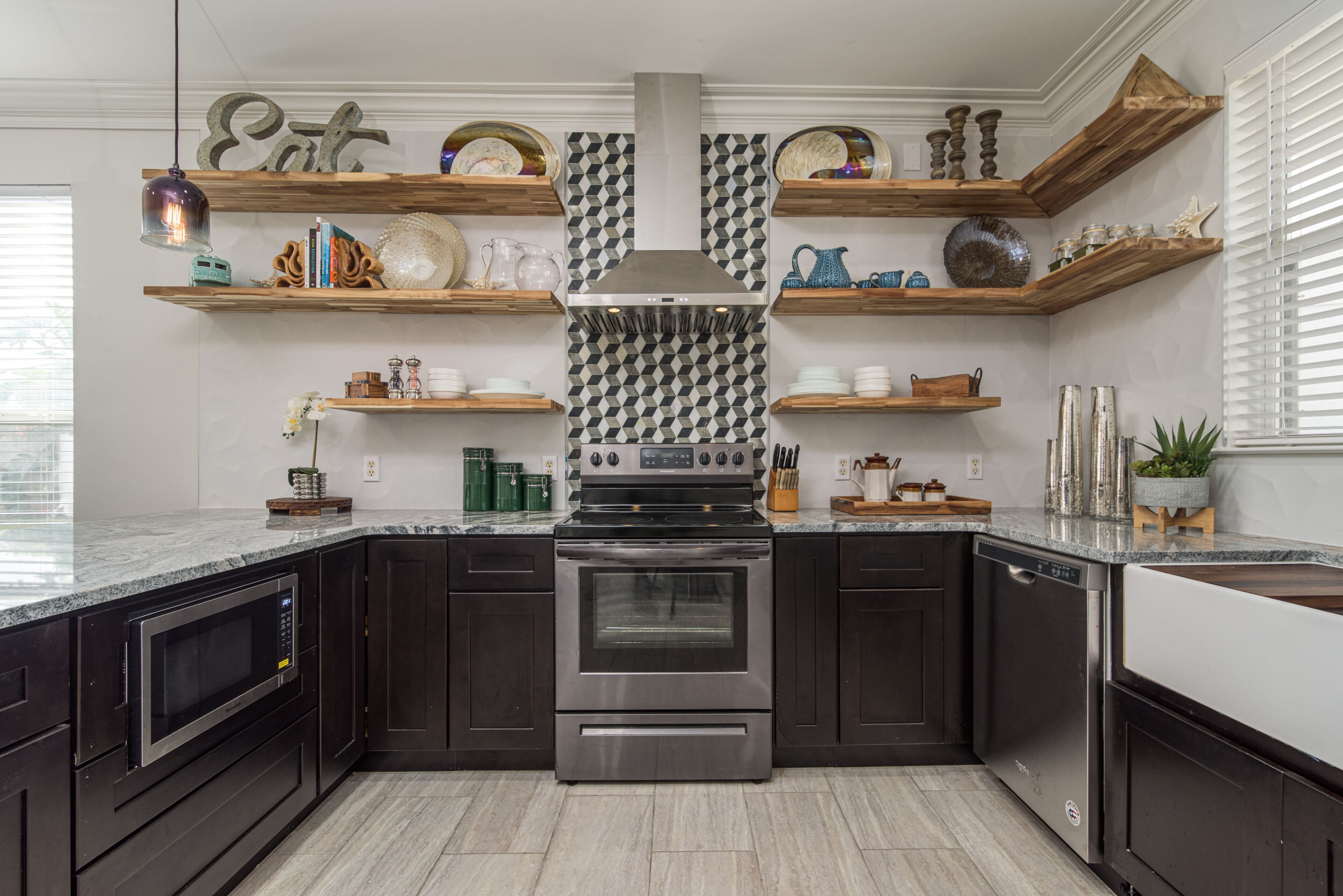 Køleskab, mikrobølgeovn, ovn, kogeplade