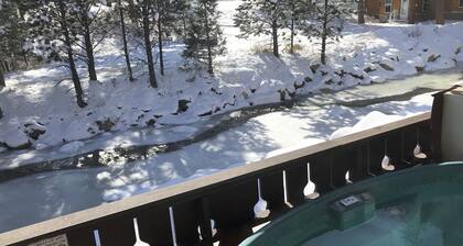 Private Hot Tub right on Fall River only 1 mile Rocky Mtn National Park