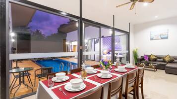 Villa Familiale, 4 chambres, piscine privée | Coffres-forts dans les chambres, bureau