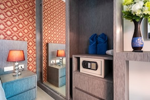 2 Bedroom Family Pool Access Room