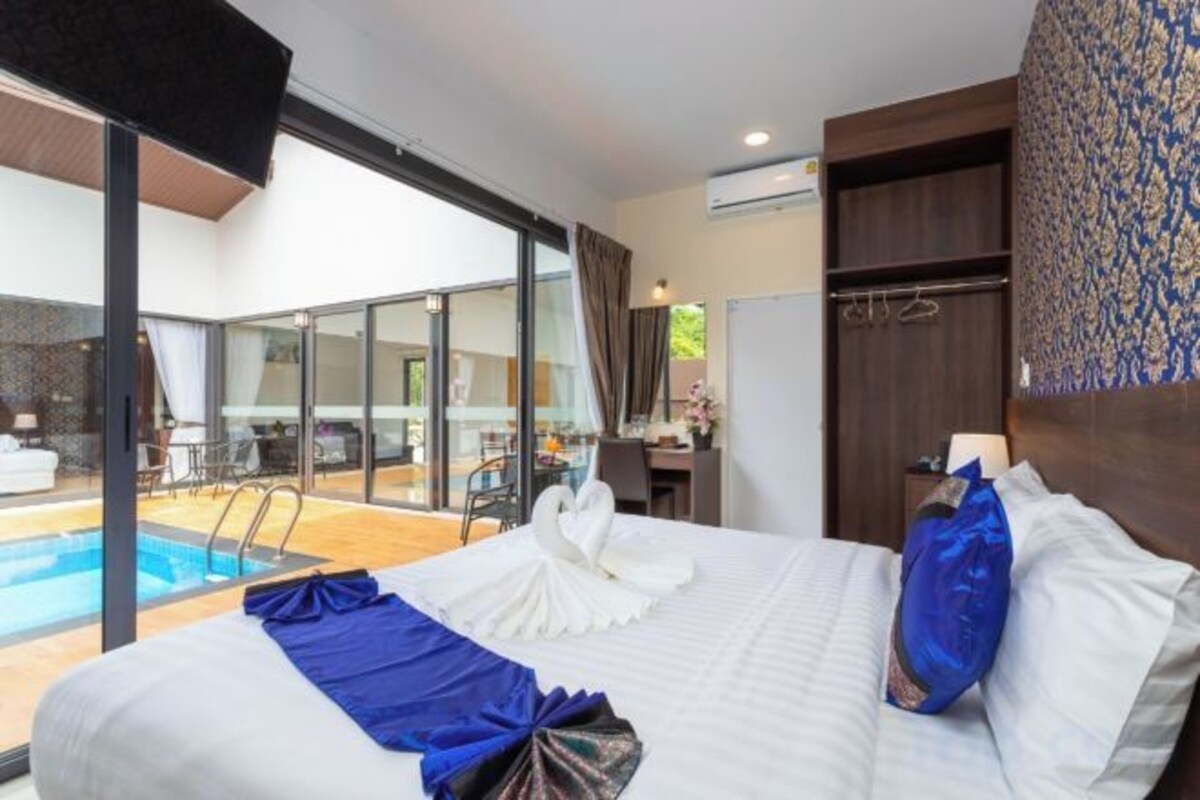 In-room safe, desk, laptop workspace, blackout curtains