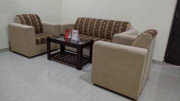 Standard Double Room | Living room | 32-inch flat-screen TV with cable channels, TV