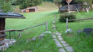 Apartment (Baerenhoehle) | Garden view - Gundhütte am Edelsberg (Pfronten)
