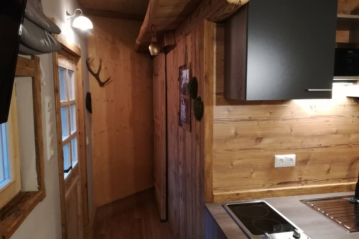 Cabin (Herzel) | Private kitchen | Espresso maker, coffee/tea maker, full-size fridge, oven