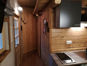 Cabin (Herzel) | Private kitchen | Full-size fridge, oven, stovetop, espresso maker - Gundhütte am Edelsberg (Pfronten)
