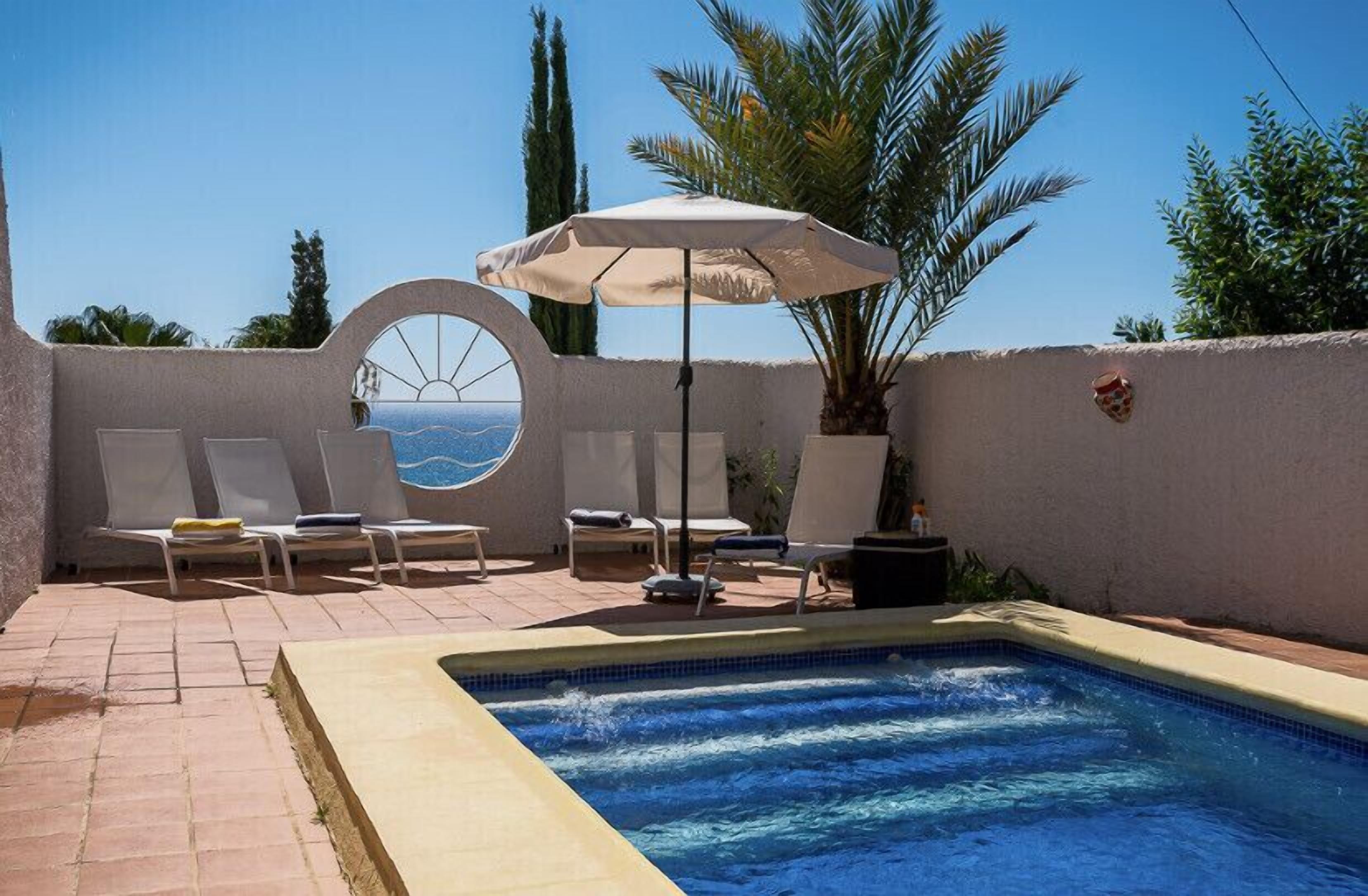 PRIVATE VILLA WITH STUNNING SEA VIEWS, HEATED POOL, 5 MINS WALK TO THE BEACH 🌊 