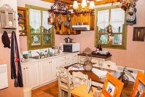 Apartment, 3 Schlafzimmer | Eigene Küche | Großer Kühlschrank, Mikrowelle, Ofen, Herdplatte