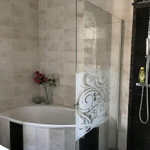 Deep soaking bathtub - Villa Gaby (Menton)
