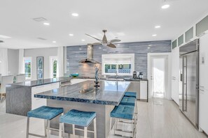 Unclassified image, 2 of 50, button