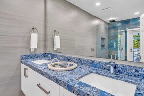 Hair dryer - W10 - 4 Bedroom Sombrero Isle Beauty on Crystal Lagoon! (Marathon)