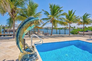 Unclassified image, 5 of 50, button