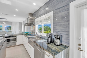 Fridge, microwave, stovetop, dishwasher