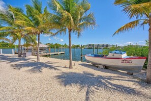 Beach nearby - W10 - 4 Bedroom Sombrero Isle Beauty on Crystal Lagoon! (Marathon)