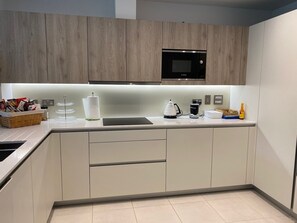 Signature Apartment, Accessible, Private Bathroom (1 Bed) | Restaurant - Berks Luxury Serviced Apartments (Bracknell)