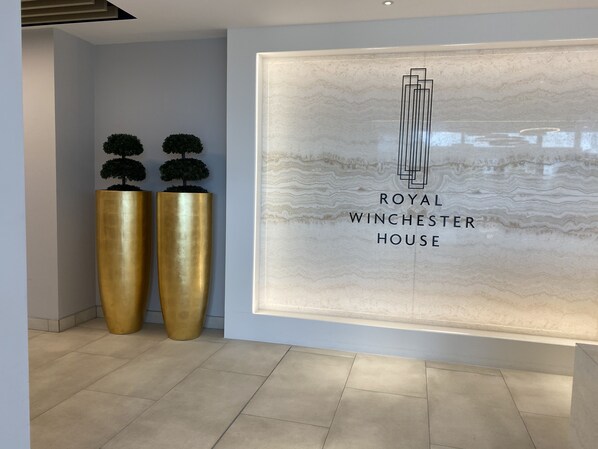 Lobby - Berks Luxury Serviced Apartments (Bracknell)