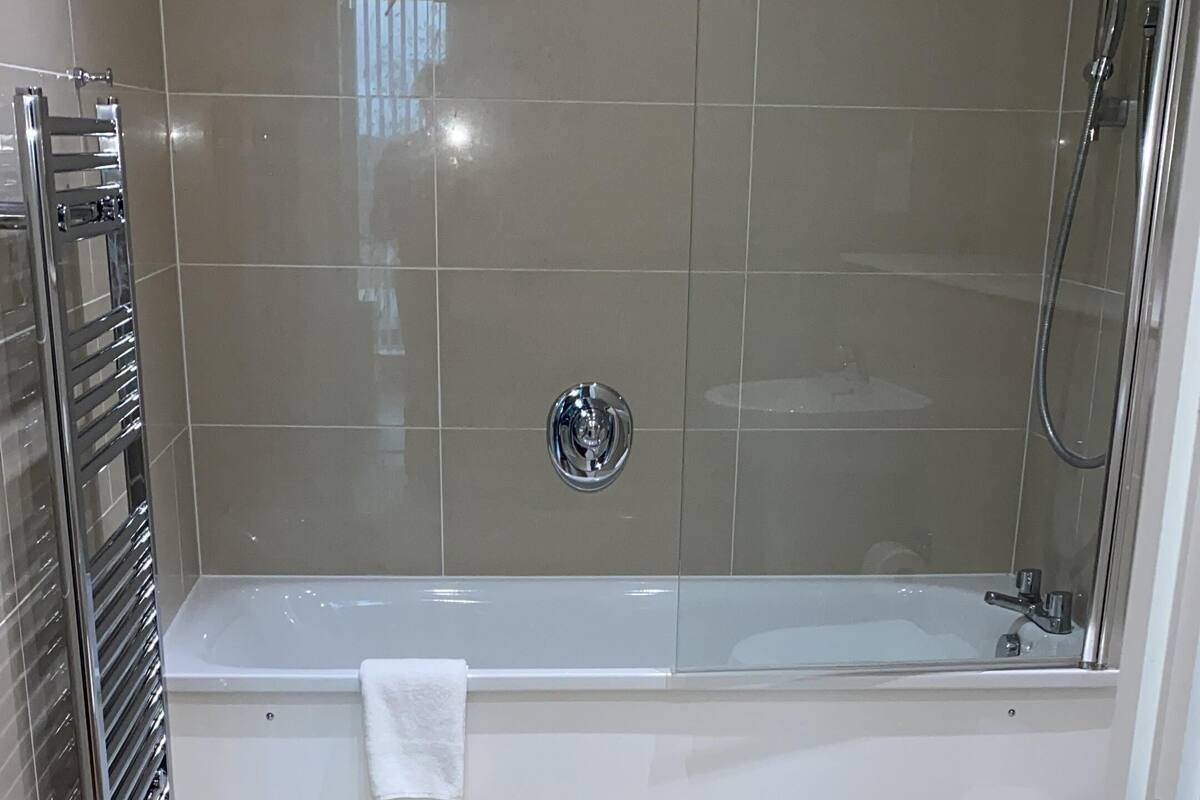 Executive Apartment, Accessible, Private Bathroom | Bathroom
