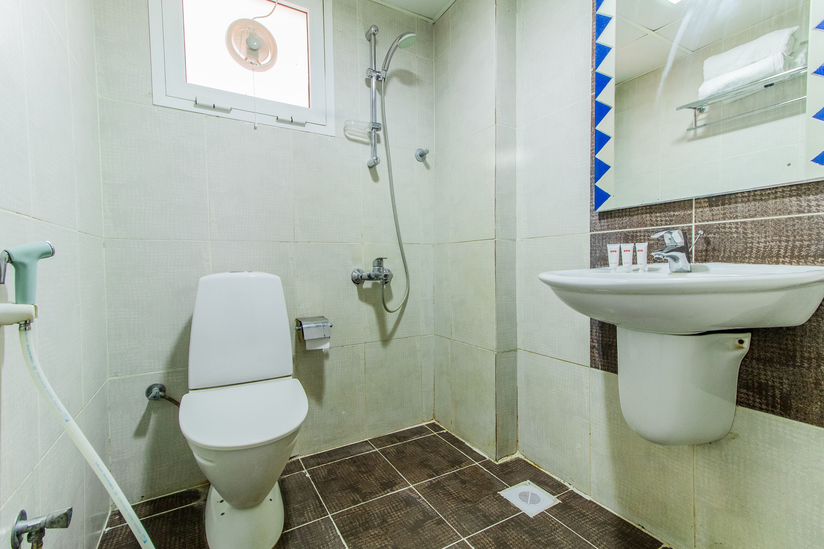 standard double room | bathroom | shower, towels, toilet paper