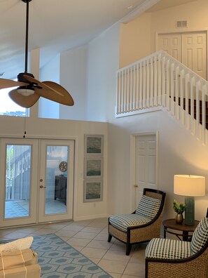 Interior - Super close to Vanderbilt beach (1/2 mile)!! Heated Pool/Spa 2650 sq ft (Naples)