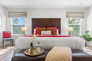 4 chambres, coffres-forts dans les chambres, bureau