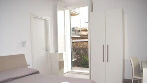 Standard Double Room | WiFi (free), bed sheets - Il Borgo (Paola)