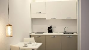 Deluxe Studio, Kitchenette | Private kitchenette | Coffee/tea maker, shared fridge, shared microwave - Il Borgo (Paola)