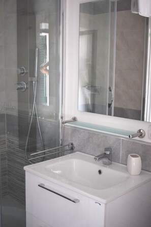 Doppelzimmer | Badezimmer