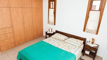 Apartment, 1 Bedroom | 1 bedroom, desk, iron/ironing board, cots/infant beds