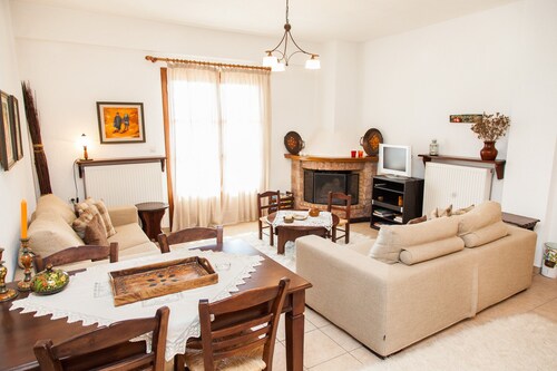 Arachova's Hilltop Delight Apartment