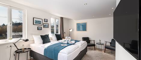 Minibar, decoración individual, mobiliario individual y escritorio