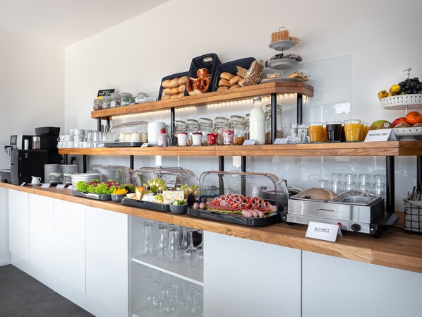 Daily continental breakfast (EUR 12.50 per person) - Hotel Das Q (Aldingen)
