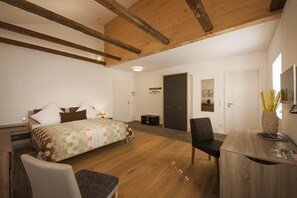 Double Room, Garden View | Hypo-allergenic bedding, desk, soundproofing, iron/ironing board