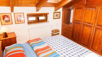 Duplex, 3 Bedrooms | 3 bedrooms, iron/ironing board, cots/infant beds, free WiFi