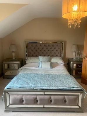 1 chambre, literie de qualité supérieure, couette en duvet d'oie