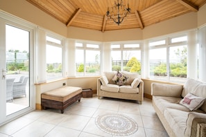 Interior - Drum Manor (Hillsborough)