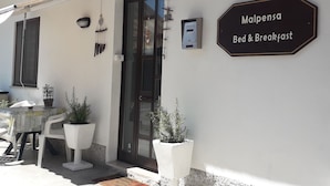 Terrace/patio - Malpensa Bed & Breakfast (Somma Lombardo)