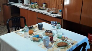 Daily buffet breakfast for a fee - Malpensa Bed & Breakfast (Somma Lombardo)
