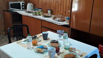 Petit déjeuner buffet servi tous les jours en supplément