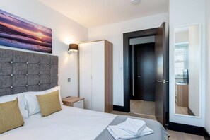 2 Schlafzimmer, Schreibtisch, Bügeleisen/Bügelbrett, WLAN