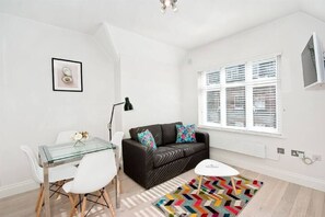 TV, offices - F5G sleeps 3 Convenient 1 bed sofabed wifi (London)
