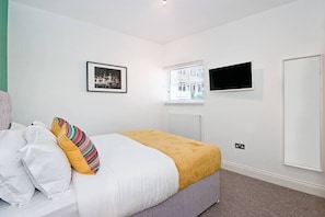 1 bedroom, desk, iron/ironing board, WiFi