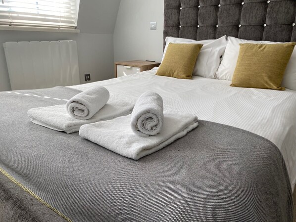 1 bedroom, desk, iron/ironing board, WiFi