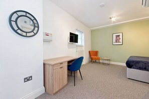 Interior - CIH sleeps 2 in Covent Garden air con wifi (London)